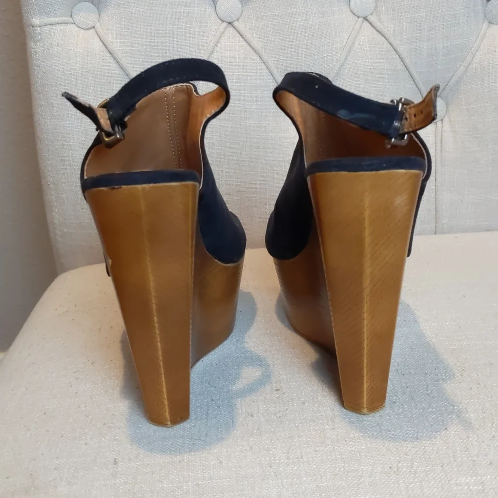 Zigi Soho Black Wedges